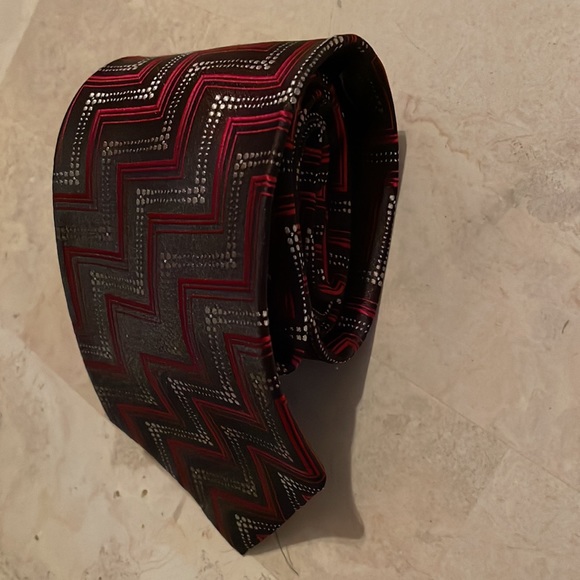 Van Heusen Tie, Multi-colors: Silver, Black & Red - Picture 6 of 6